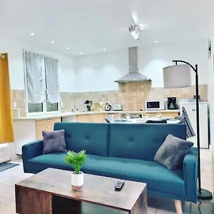 Appartement 4 - Cozy With Car Park And Terrace, Châtenay